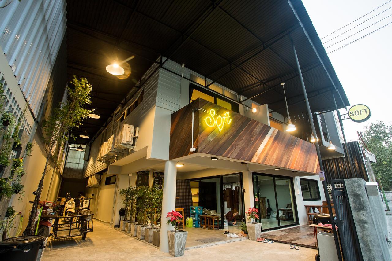 Soft Dormtel Night Bazaar Vandrarhem Chiang Mai Exteriör bild